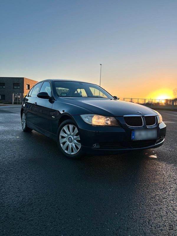 Blau Gebraucht 2008 BMW 320 Limousine | 3.800 € (Superpreis) - Bild 1/4