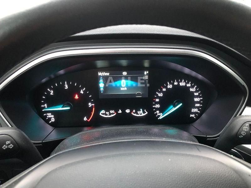 Gebraucht Ford Focus Titanium 120 PS (88 kW) 2020 Silber Limousine