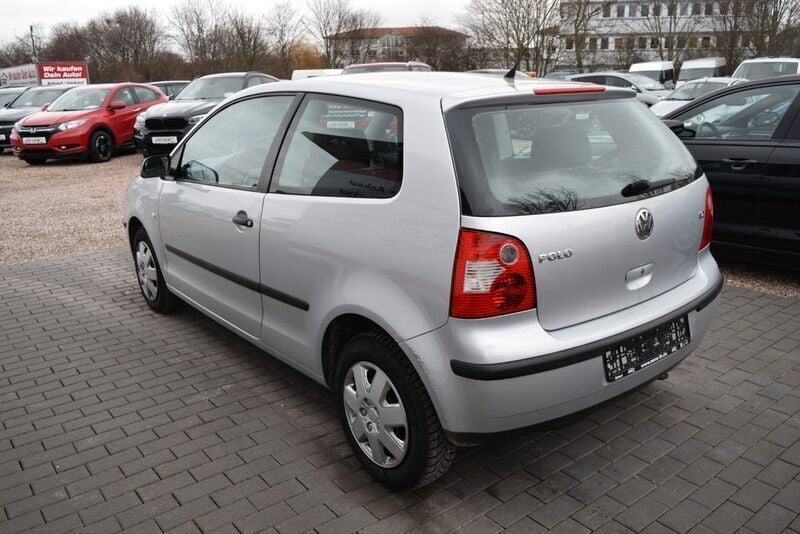 Gebraucht VW Polo Basis 64 PS (47 kW) 2003 Silber Kleinwagen