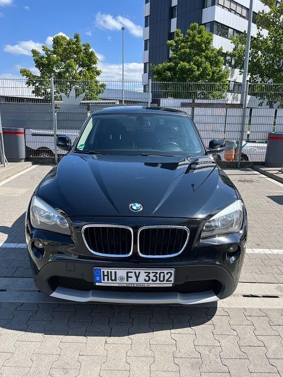 Schwarz Gebraucht 2011 BMW X1 SUV | 6.750 € (Fairer Preis) - Bild 1/4
