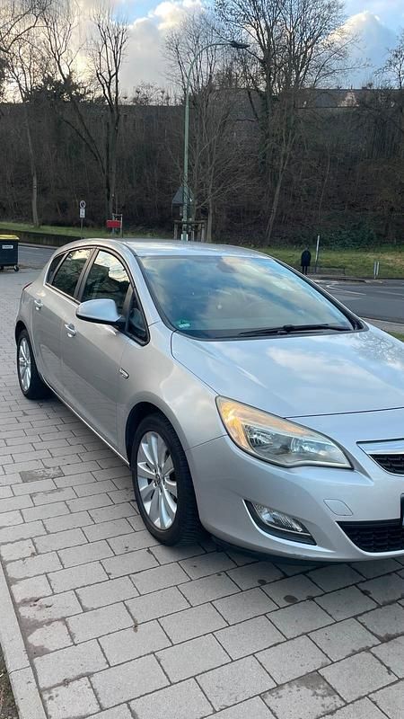 Silber Gebraucht 2010 Opel Astra Limousine | 6.500 € (Teuer) - Bild 1/4