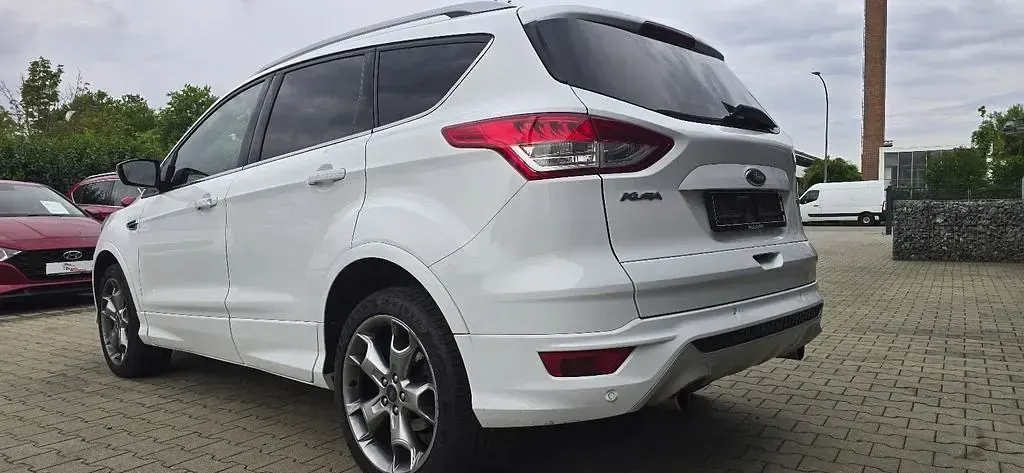 Gebraucht Ford Kuga Individual 150 PS (110 kW) 2016 Weiß SUV