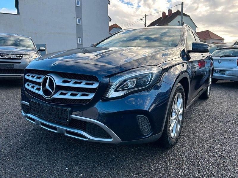 Gebraucht Mercedes GLA200 156 PS (114 kW) 2017 Blau SUV