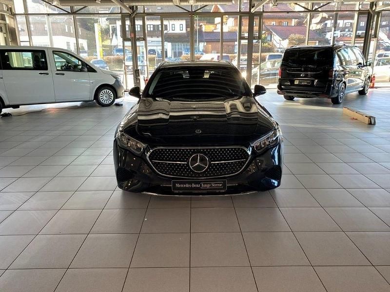 Gebraucht Mercedes E220 Avantgarde 197 PS (144 kW) 2024 Grau Limousine