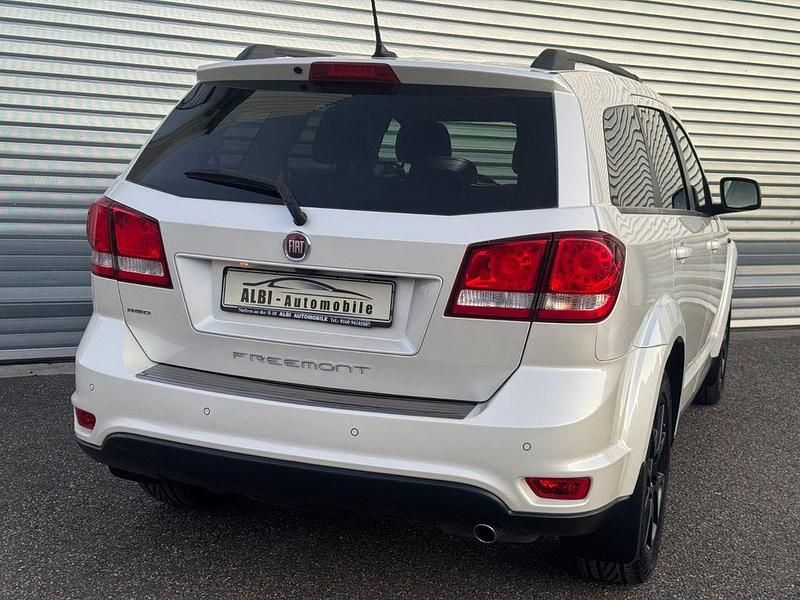 Usado Fiat Freemont Black Code 170 CV (125 kW) 2015 Blanco SUV