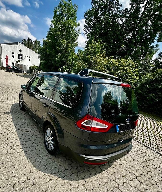 Gebraucht Ford Galaxy Ghia 140 PS (102 kW) 2008 Braun Van / Kleinbus