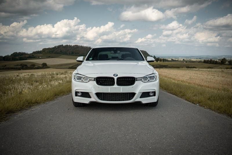 Weiß Gebraucht 2016 BMW 340 Shadowline Limousine | 31.500 € (Fairer Preis) - Bild 1/4