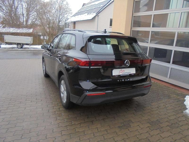 Gebraucht VW Tiguan 131 PS (96 kW) 2024 Schwarzmetallic SUV