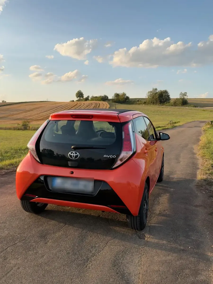 Gebraucht Toyota Aygo X-wave 69 PS (50 kW) 2015 Orange Kleinwagen