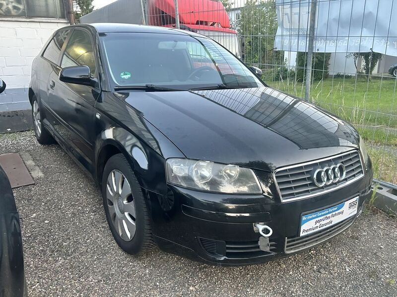 Brillantschwarz Gebraucht 2004 Audi A3 Attraction Limousine | 1.290 € (Superpreis) - Bild 1/3