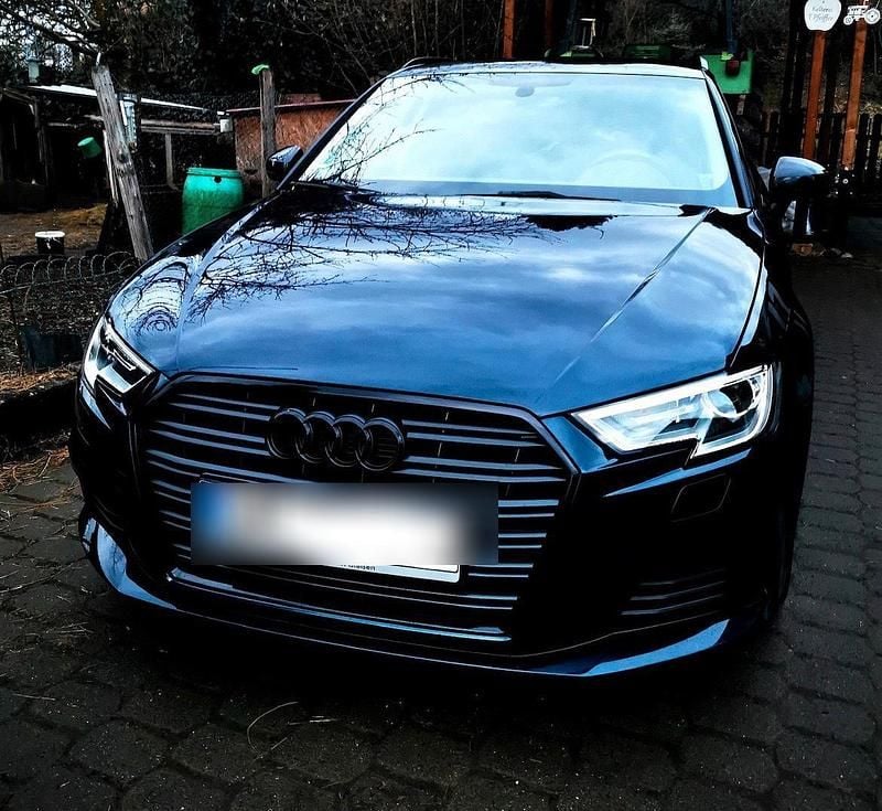 Blau Gebraucht 2018 Audi A3 Sportback Kleinwagen | 15.000 € (Etwas zu teuer) - Bild 1/4