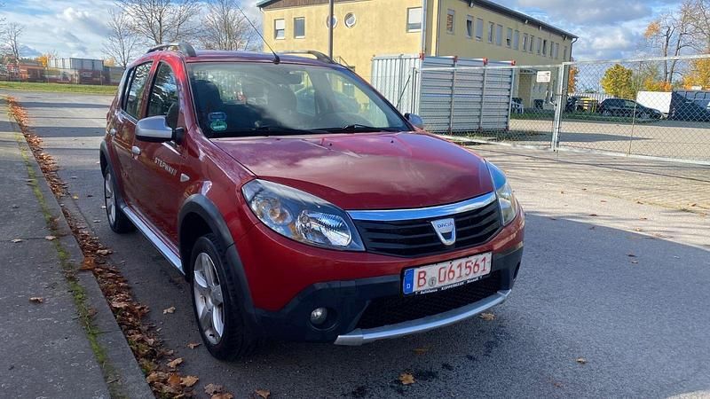 Rot Gebraucht 2010 Dacia Sandero Stepway Kleinwagen | 2.390 € (Guter Preis) - Bild 1/4