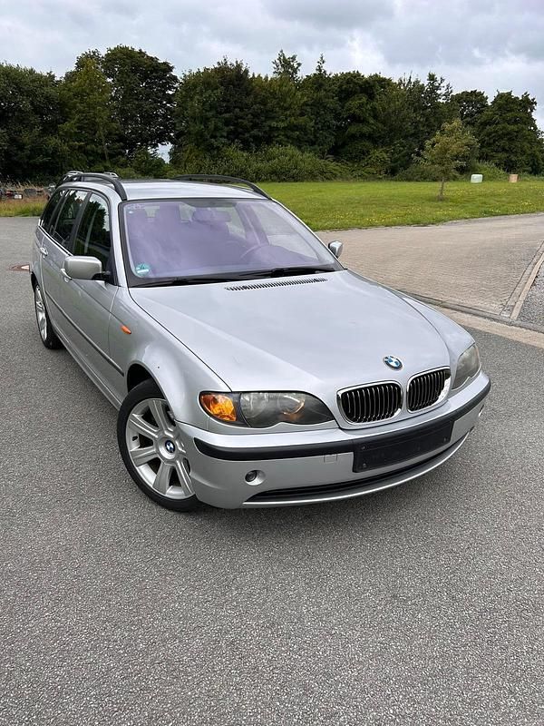 Silber Gebraucht 2002 BMW 320 Kombi | 1.500 € (Guter Preis) - Bild 1/4