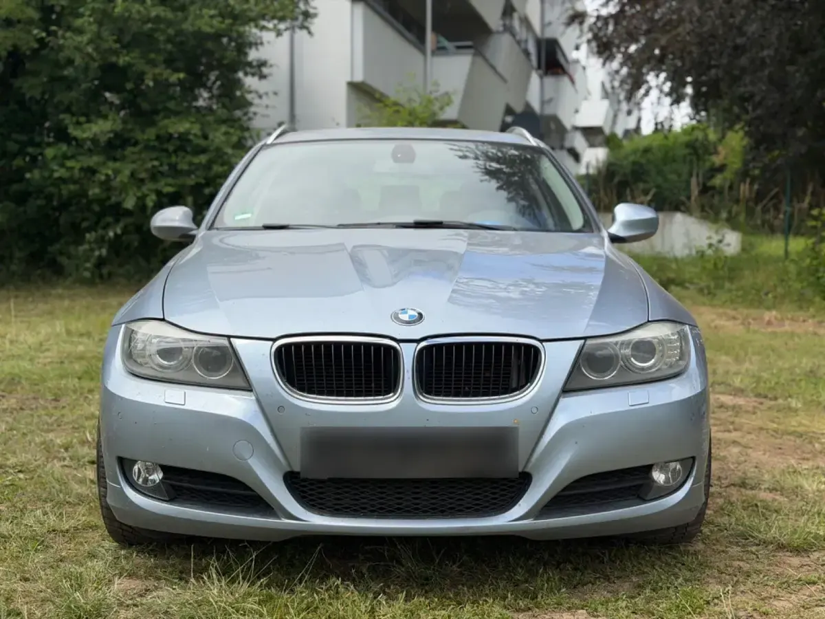 Gebraucht BMW 320 Exclusive 163 PS (119 kW) 2010 Blau Kombi
