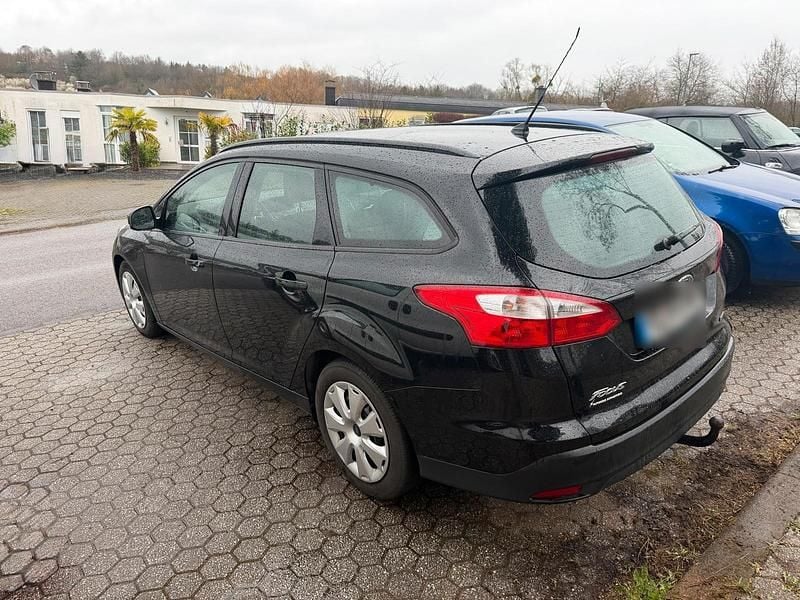 Gebraucht Ford Focus Trend 125 PS (91 kW) 2014 Schwarz Kombi