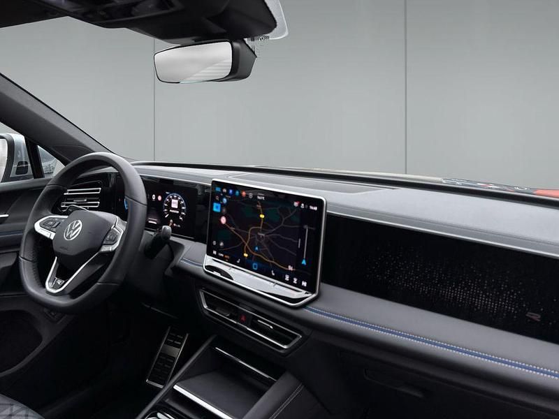 Gebraucht VW Tiguan R-line 150 PS (110 kW) 2025 Silber SUV