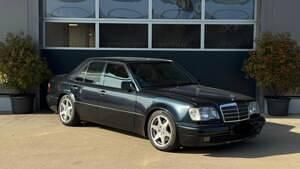 Gebraucht Mercedes E500 320 PS (235 kW) 1994 Schwarz Limousine