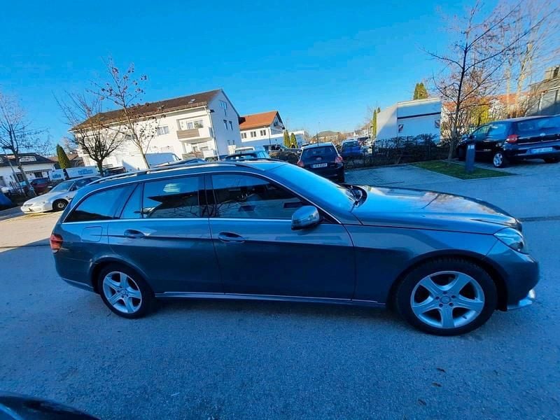 Gebraucht Mercedes E220 170 PS (125 kW) 2016 Silber Kombi
