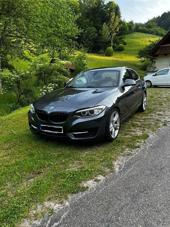 Grau Gebraucht 2014 BMW 220 Sport Line Coupé | 14.250 € (Guter Preis) - Bild 1/4