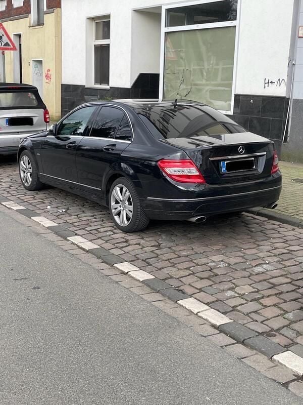 Schwarz Gebraucht 2007 Mercedes C350 Avantgarde Limousine | 6.000 € (Superpreis) - Bild 1/4