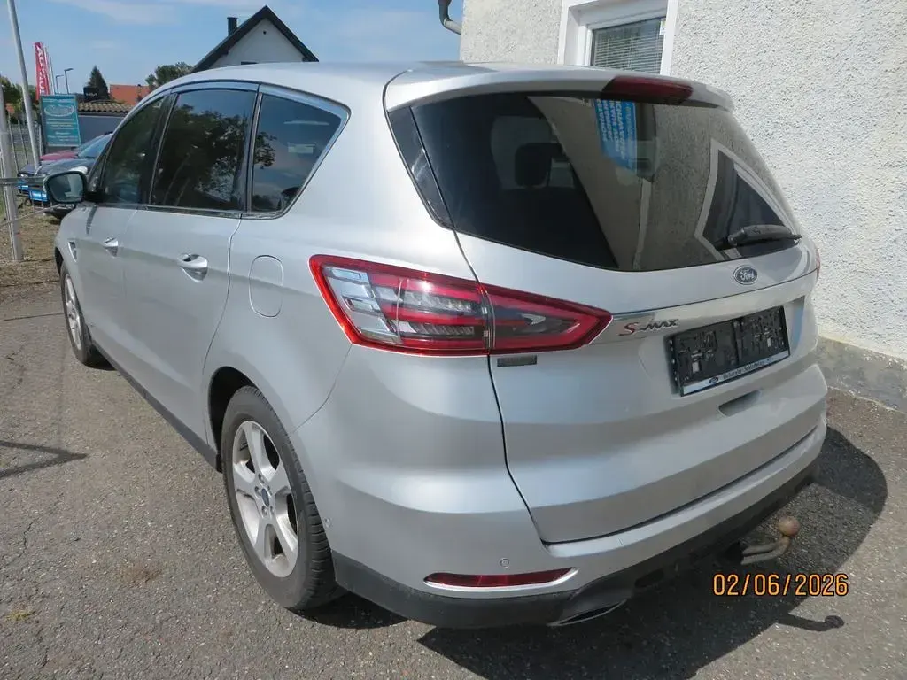 Gebraucht Ford S-MAX Titanium 179 PS (131 kW) 2017 Silber Van / Kleinbus