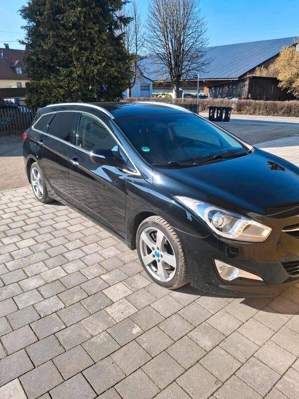 Schwarz Gebraucht 2015 Hyundai i40 Edition Kombi | 10.000 € (Superpreis) - Bild 1/4