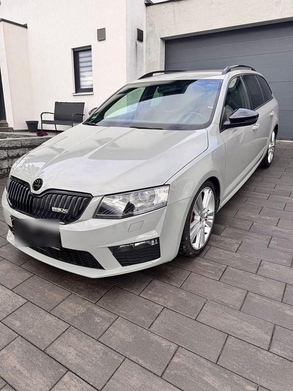 Grau Gebraucht 2017 Skoda Octavia RS Kombi | 11.000 € (Superpreis) - Bild 1/4