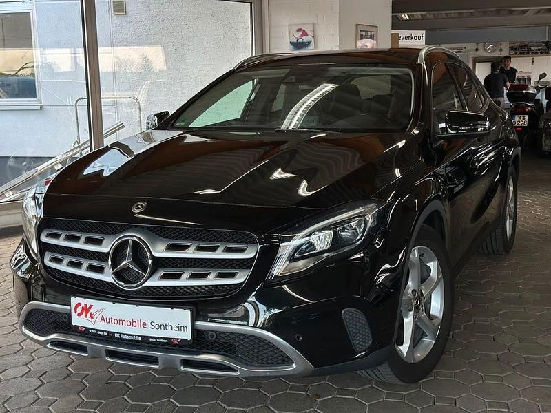 Schwarz Gebraucht 2019 Mercedes GLA180 Urban SUV | 19.290 € (Guter Preis) - Bild 1/4