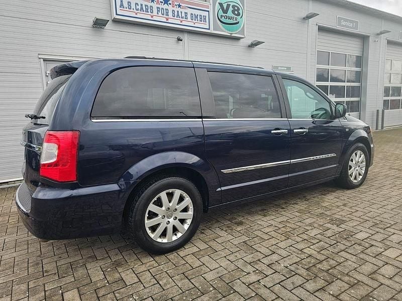 Gebraucht Chrysler Town & Country 287 PS (211 kW) 2016 Blau Van / Kleinbus