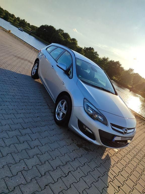 Grau Gebraucht 2014 Opel Astra Kombi | 3.700 € (Guter Preis) - Bild 1/4