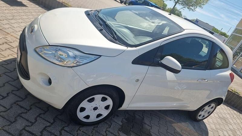 Weiß Gebraucht 2016 Ford Ka Kleinwagen | 4.798 € (Fairer Preis) - Bild 1/4