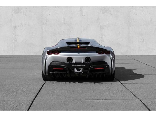 Gebraucht Ferrari SF90 999 PS (734 kW) 2022 Silber Coupé