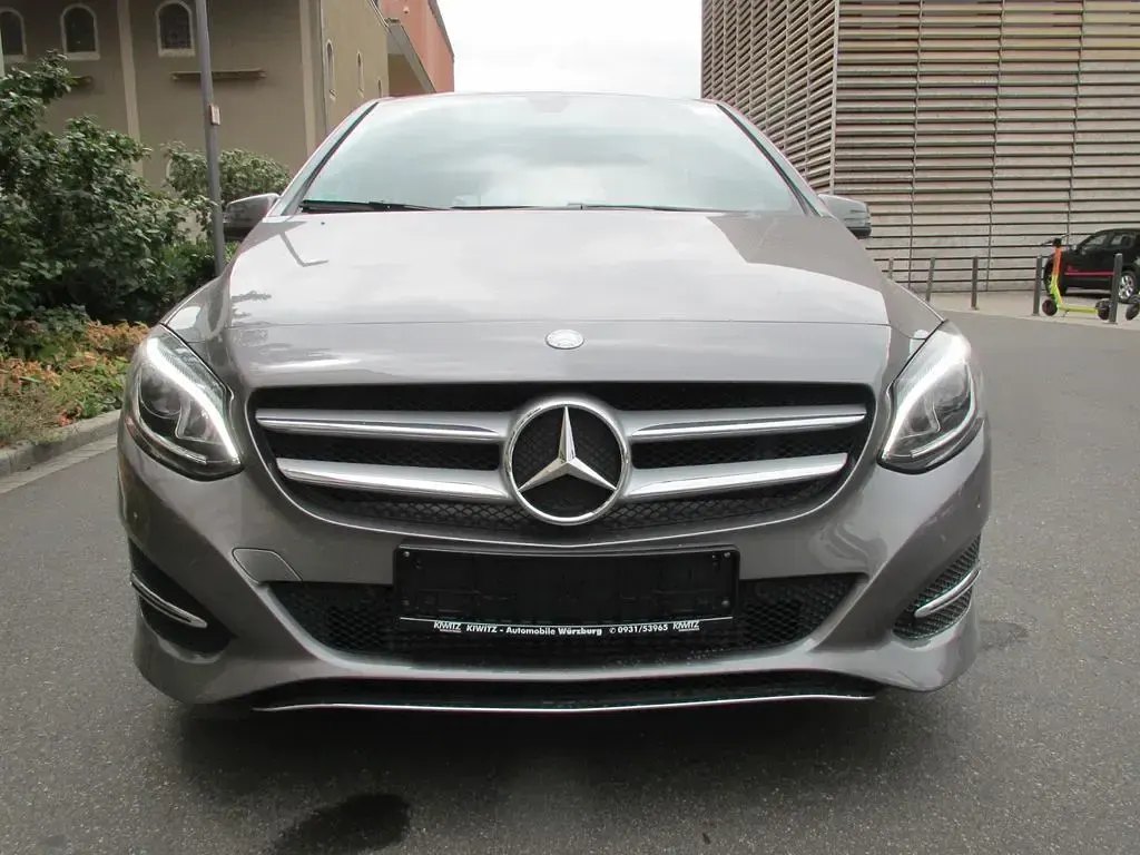 Gebraucht Mercedes B200 136 PS (100 kW) 2017 Grau Kleinwagen
