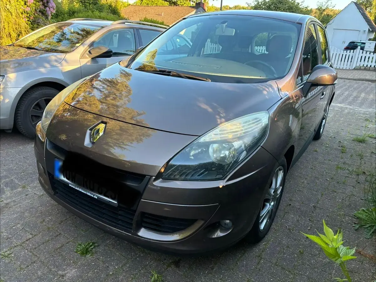 Gebraucht Renault Grand Scénic III 110 PS (80 kW) 2010 Braun Van / Kleinbus