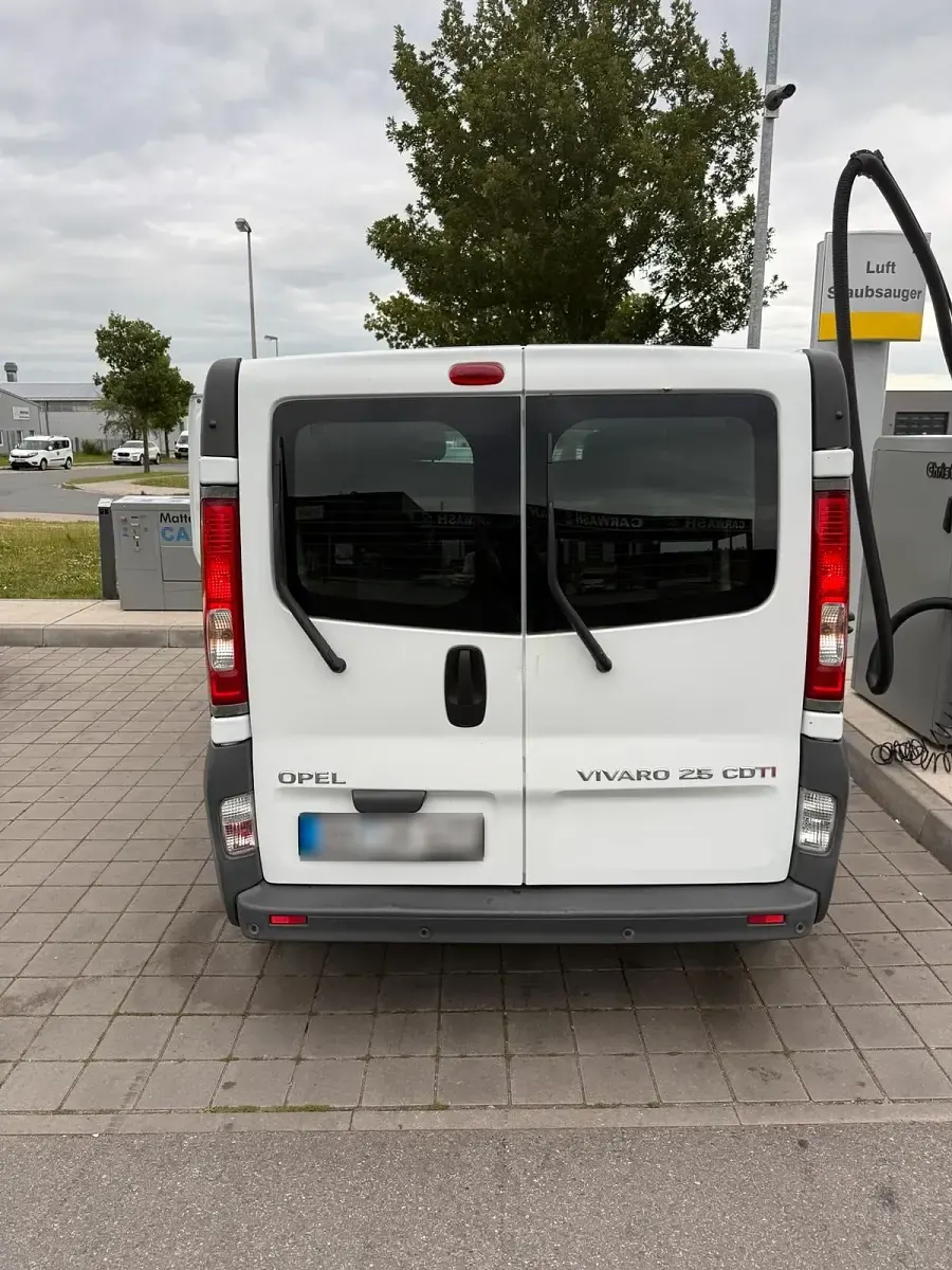 Gebraucht Opel Vivaro 148 PS (108 kW) 2007 Weiß Van / Kleinbus