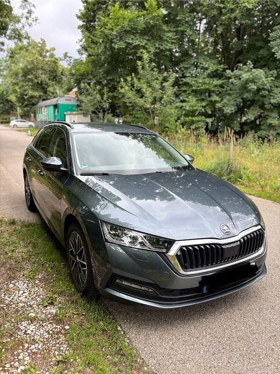 Grau Gebraucht 2021 Skoda Octavia G-TEC Clever Kombi | 16.900 € (Fairer Preis) - Bild 1/4