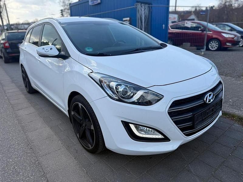 Gebraucht Hyundai i30 Trend 135 PS (99 kW) 2016 Weiß Kombi