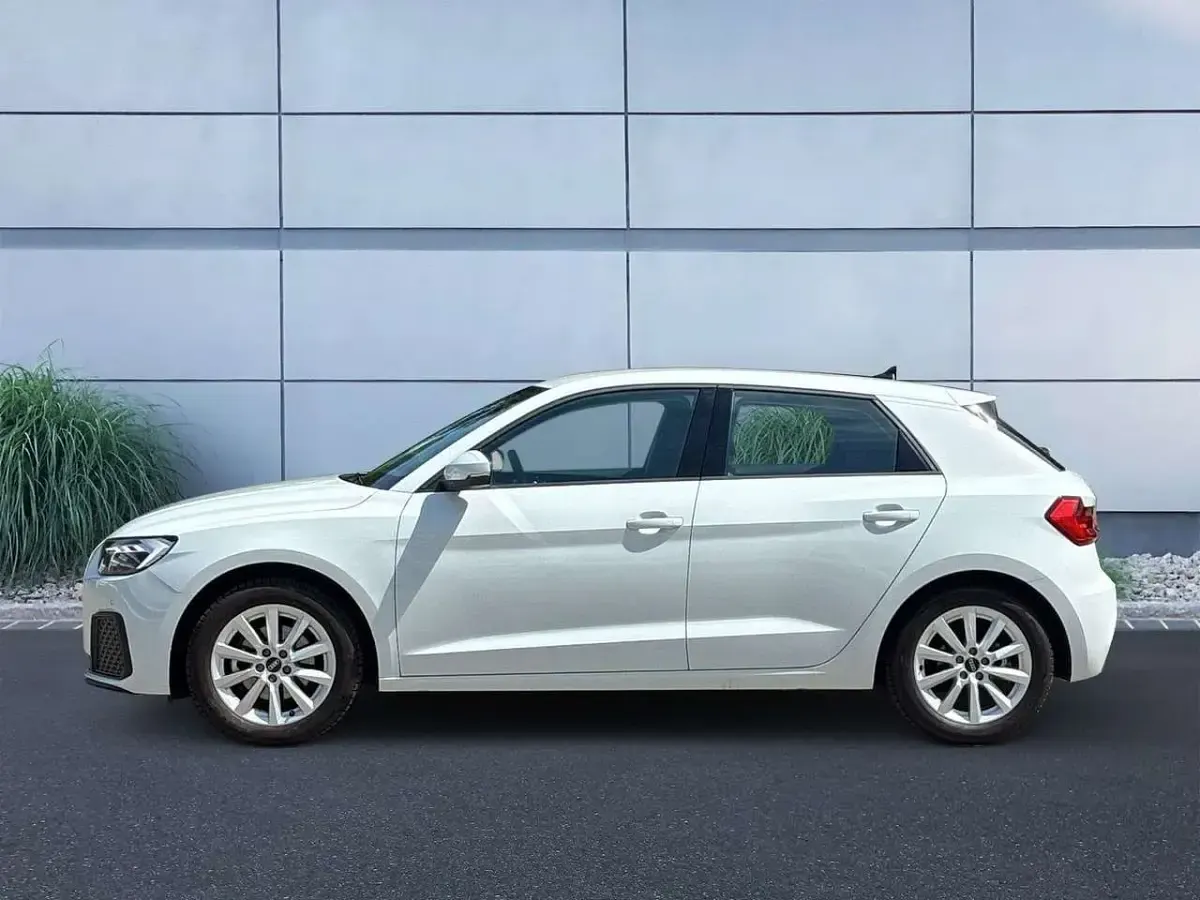 Gebraucht Audi A1 150 PS (110 kW) 2024 Gletscherweiß metallic SUV