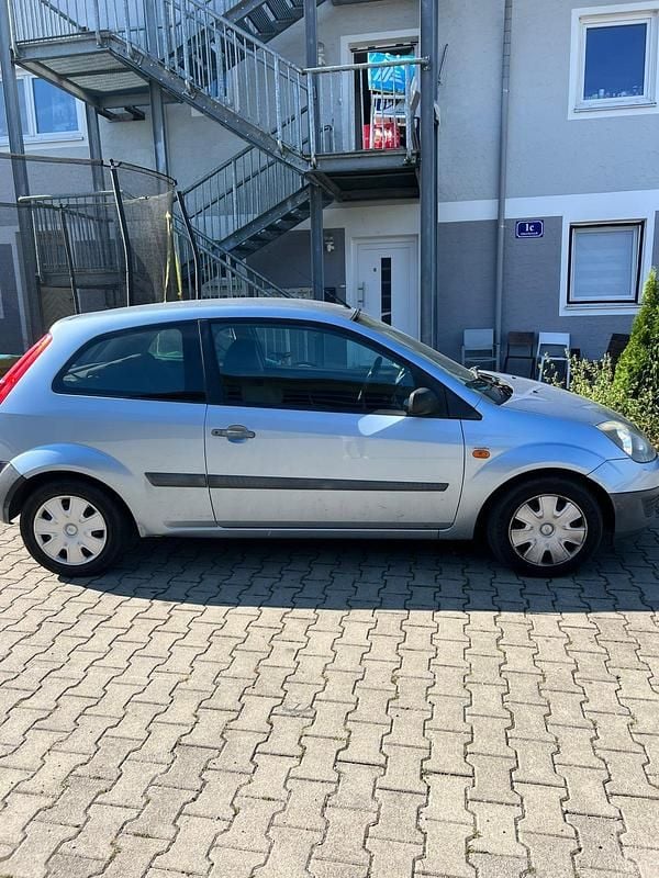 Silber Gebraucht 2006 Ford Fiesta Kleinwagen | 500 € (Superpreis) - Bild 1/4