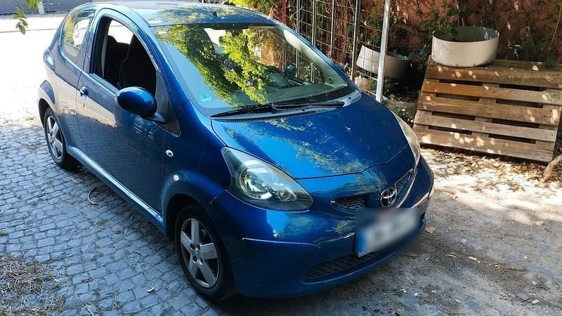 Blau Gebraucht 2009 Toyota Aygo Kleinwagen | 1.500 € (Fairer Preis) - Bild 1/4