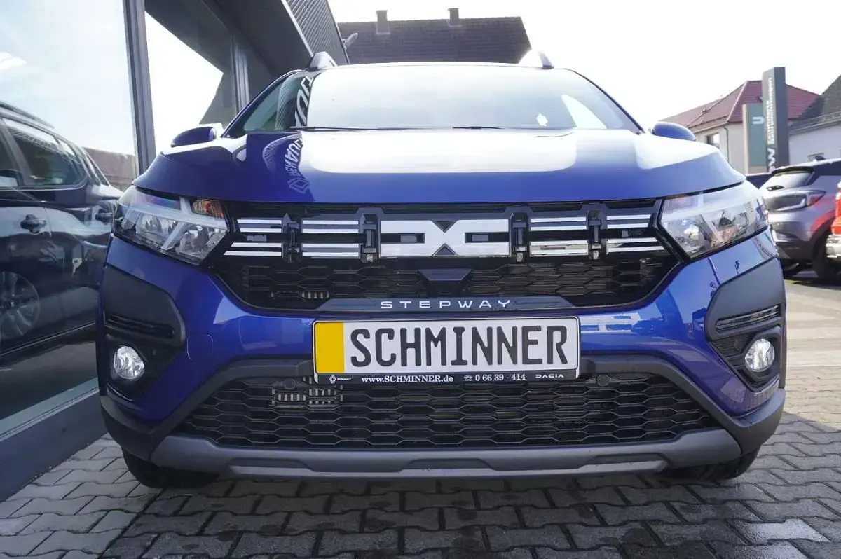Neu Dacia Sandero Expression 91 PS (66 kW) 2025 Ironblau metallic Limousine
