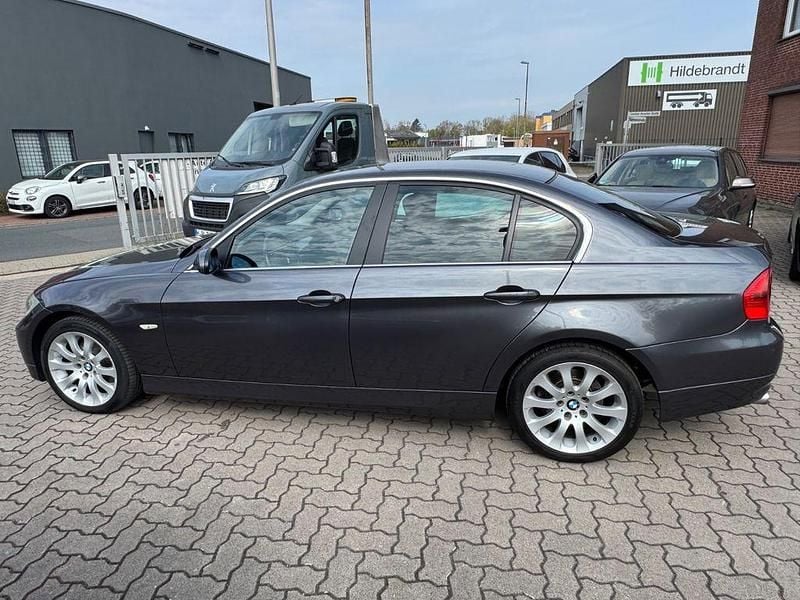 Używany BMW 325 Advantage 218 KM (160 kW) 2007 Szary Sedan/Limuzyna