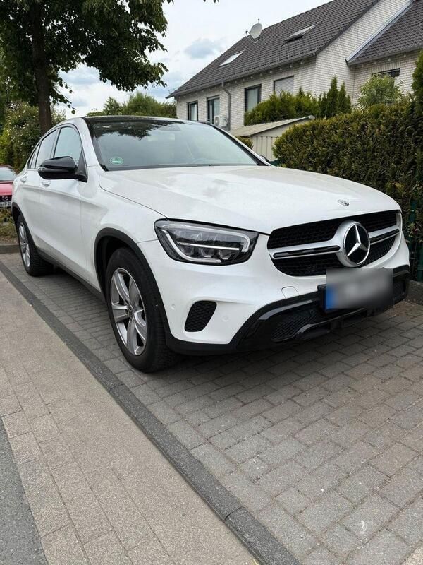 Schwarz Gebraucht 2019 Mercedes GLC200 SUV | 38.490 € (Etwas zu teuer) - Bild 1/4