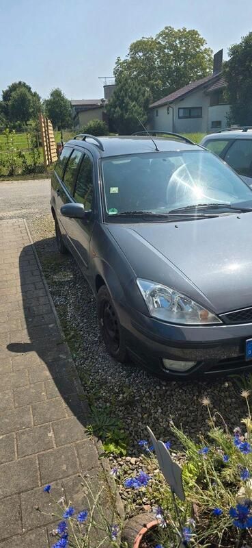 Grau Gebraucht 2002 Ford Focus Ghia Kombi | 550 € (Superpreis) - Bild 1/4