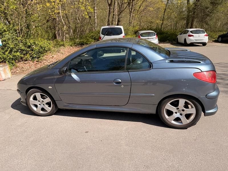 Gebraucht Peugeot 206 CC 110 PS (80 kW) 2006 Grau Cabrio