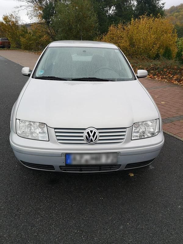 Silber Gebraucht 1999 VW Bora Limousine | 2.400 € (Etwas zu teuer) - Bild 1/4