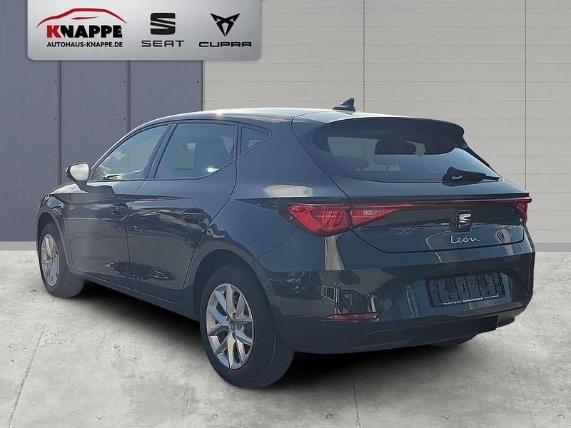 Nowe Seat Leon 150 KM (110 kW) 2025 Niebieski Sedan/Limuzyna