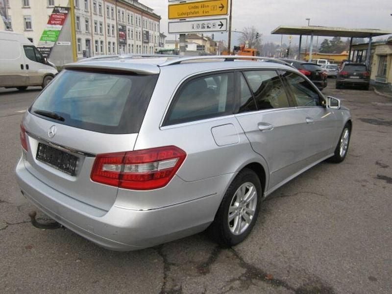 Second-hand Mercedes E200 184 CP (135 kW) 2011 Argintiu Break
