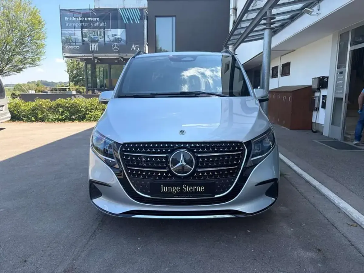 Gebraucht Mercedes V250 Avantgarde 190 PS (139 kW) 2025 Hightechsilber metallic Van / Kleinbus