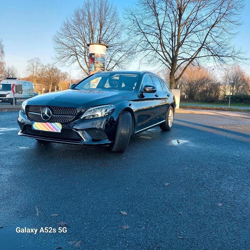 Schwarz Gebraucht 2019 Mercedes C220 Kombi | 20.300 € (Superpreis) - Bild 1/4